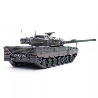 Italeri Leopard 2A4 wallpaper