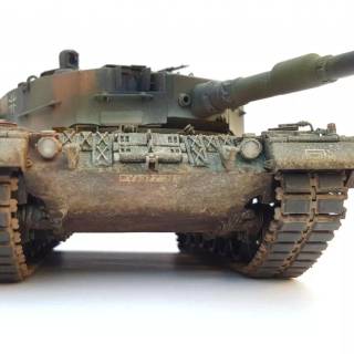 Italeri Leopard 2A4 wallpaper