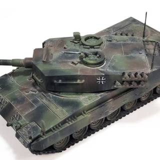 Italeri Leopard 2A4 wallpaper