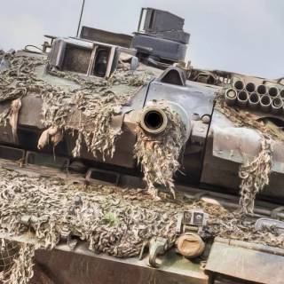 Italeri Leopard 2A4 wallpaper