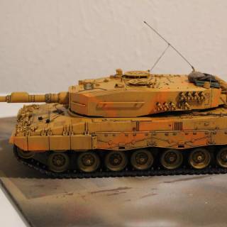 Italeri Leopard 2A4 wallpaper