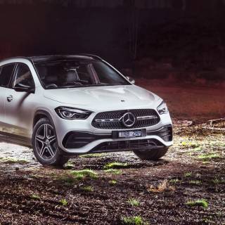 Mercedes-Benz GLA 250 wallpaper