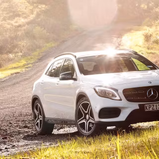 Mercedes-Benz GLA 250 wallpaper