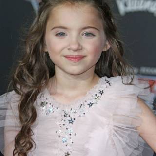 Madeleine McGraw wallpaper