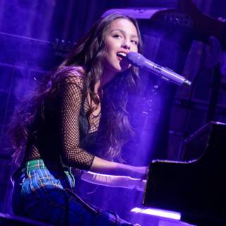 Olivia Rodrigo Teenage Dream wallpaper