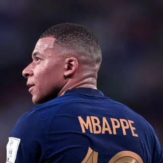 Kylian Mbappé iPhone wallpaper