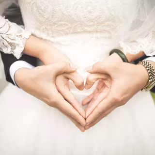 Young couple laptop wallpaper