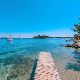 Preppy beach iPhone wallpaper