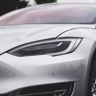 Tesla Roadster iPhone wallpaper