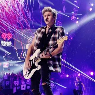 Niall Horan iPhone wallpaper