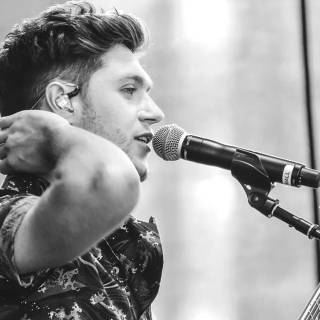 Niall Horan iPhone wallpaper