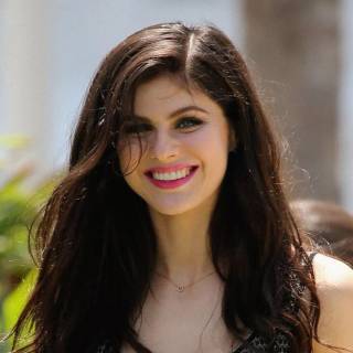 Alexandra Daddario iPhone wallpaper