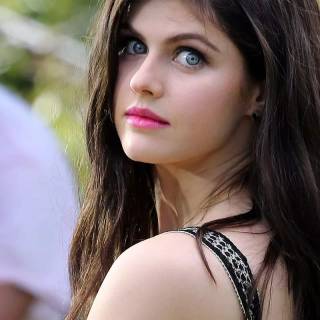 Alexandra Daddario iPhone wallpaper