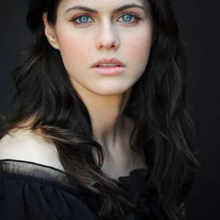 Alexandra Daddario iPhone wallpaper