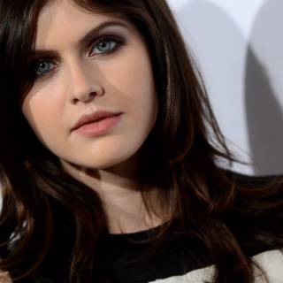 Alexandra Daddario iPhone wallpaper