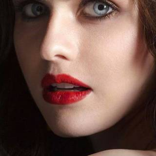 Alexandra Daddario iPhone wallpaper