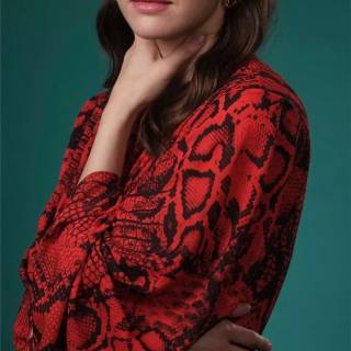 Alexandra Daddario iPhone wallpaper