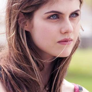 Alexandra Daddario iPhone wallpaper