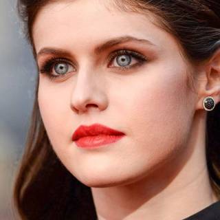 Alexandra Daddario iPhone wallpaper