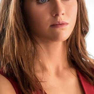 Alexandra Daddario iPhone wallpaper