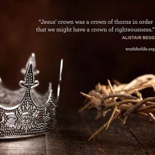 Crown and quotes wallpaper