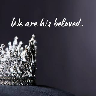 Crown and quotes wallpaper