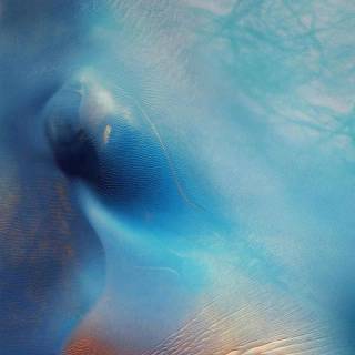 iPhone SE default wallpaper