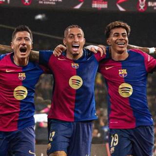 Lamine Yamal and Messi wallpaper