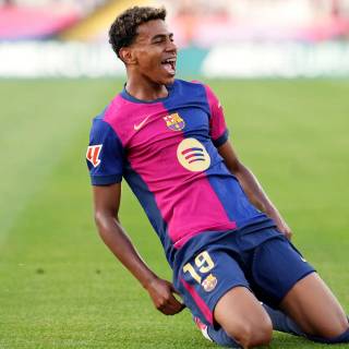 Lamine Yamal computer wallpaper