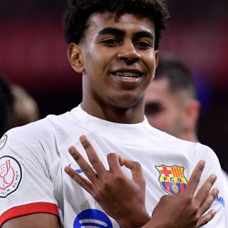 Lamine Yamal computer wallpaper