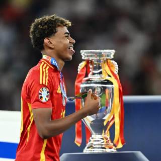 Lamine Yamal computer wallpaper