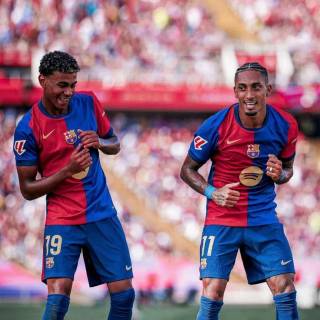 Lamine Yamal 4k phone wallpaper