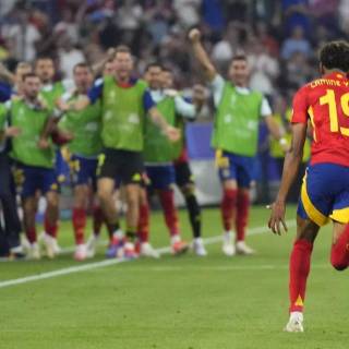 Lamine Yamal computer wallpaper