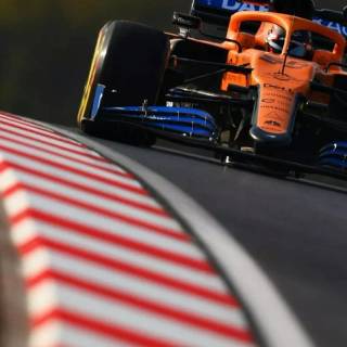 iPhone McLaren F1 wallpaper