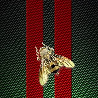 iPhone bee wallpaper