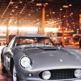 Retro car iPhone wallpaper