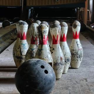 Bowling pins wallpaper