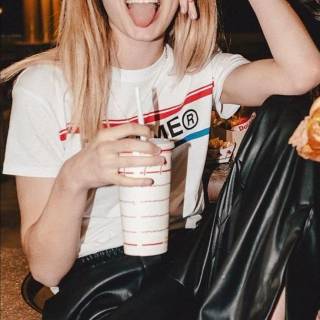 Olivia Scott Welch wallpaper