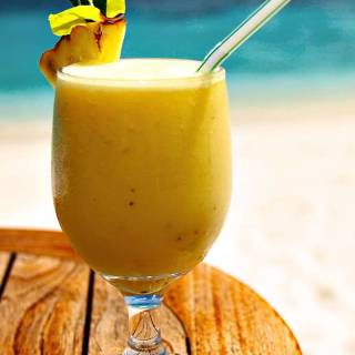 Tropical drinks wallpaper