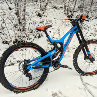 Santa Cruz v10 wallpaper