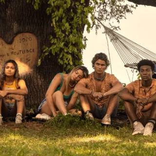 Outer Banks Cleo and Pope wallpaper