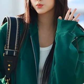 Haerin NewJeans wallpaper