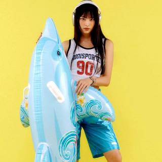 Haerin NewJeans wallpaper