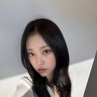 Haerin NewJeans wallpaper