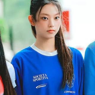 Haerin NewJeans wallpaper