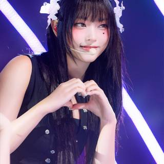 Haerin NewJeans wallpaper