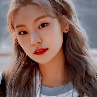 Yeji aesthetic wallpaper