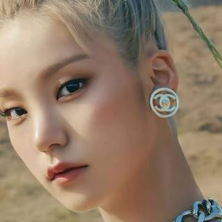 Yeji aesthetic wallpaper