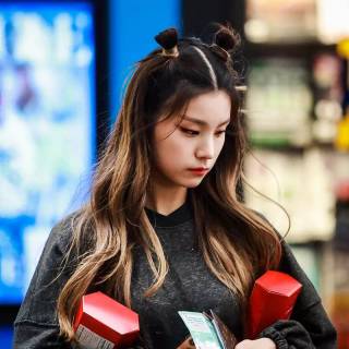 Yeji aesthetic wallpaper