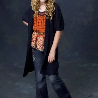 Kathryn Newton iPhone wallpaper